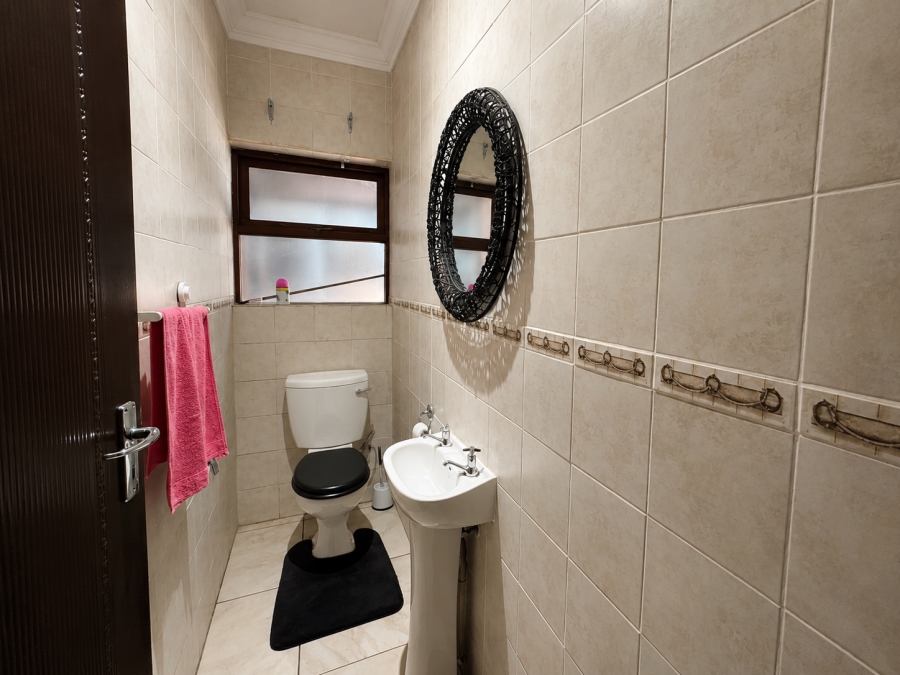 5 Bedroom Property for Sale in Melodie North West